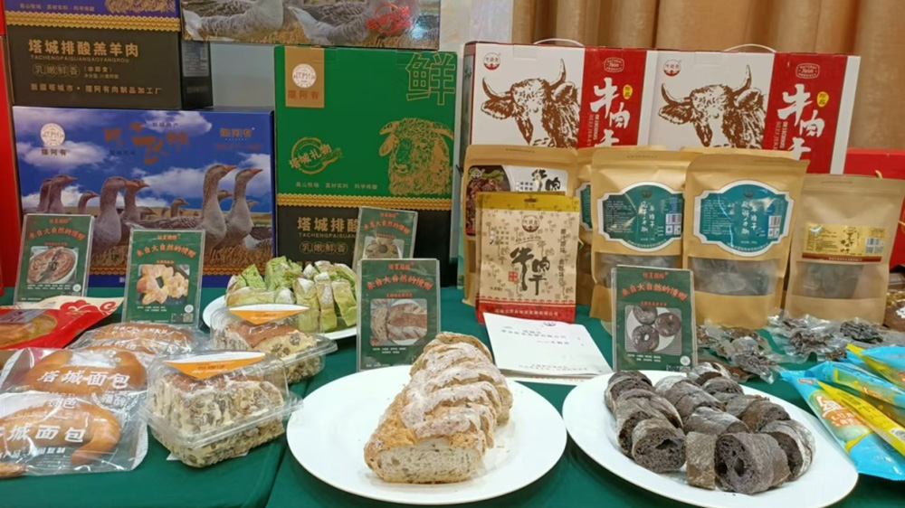 新疆塔城文化旅游和產(chǎn)業(yè)招商推介會現(xiàn)場展品.jpg