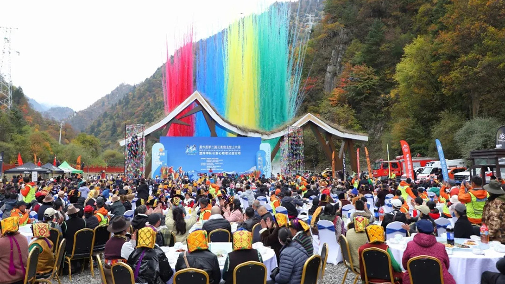 黑水縣第二屆三奧雪山登山大會.jpg