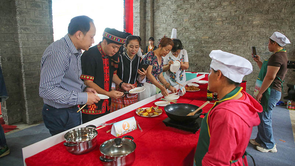 2024年瓊中山蘭文化旅游節(jié)美食展區(qū).jpg