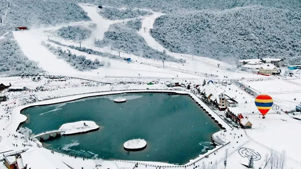 西嶺雪山滑雪場.jpg